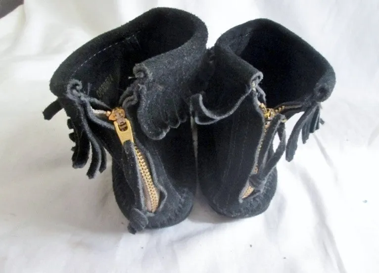 EUC Womens MINNETONKA Suede Fringe Ankle Boots Moccasin BLACK Shoes 8 Booties USA