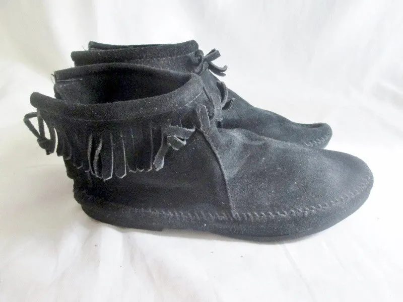 EUC Womens MINNETONKA Suede Fringe Ankle Boots Moccasin BLACK Shoes 8 Booties USA